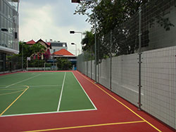 thi-cong-hang-rao-san-tennis